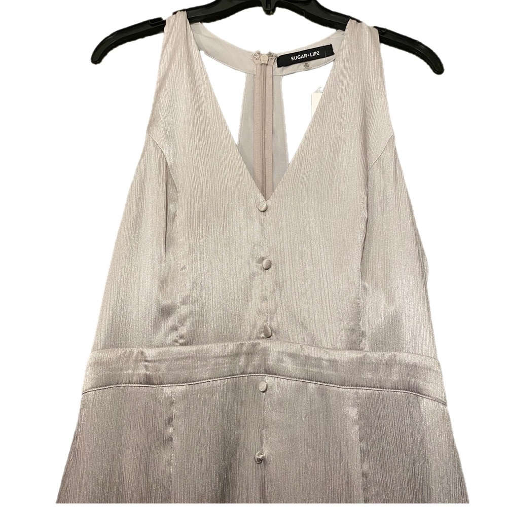 NWT 🏷 Womans gorgeous silver razor back evening gown with built in slip